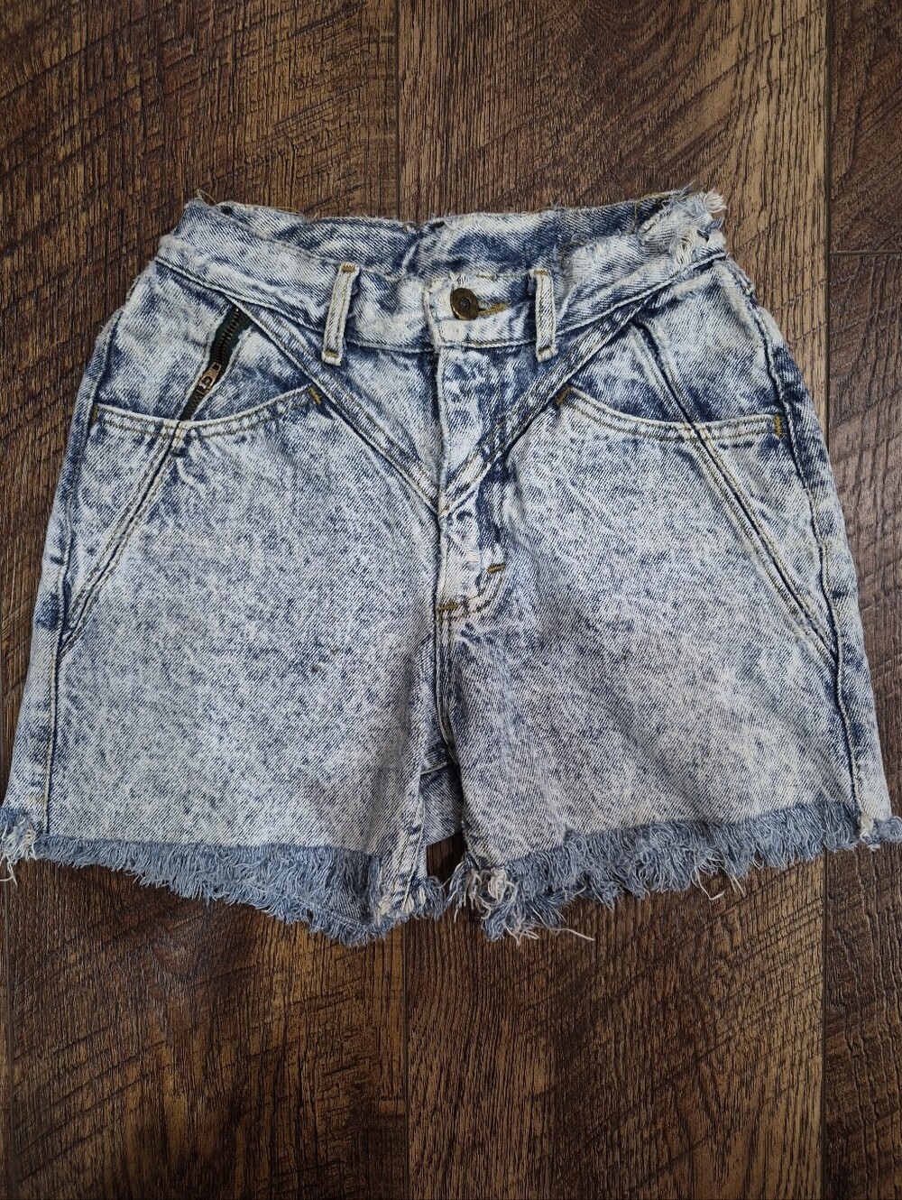 Women's Vintage Whitewashed Distressed Lee Jean Shorts Size 2